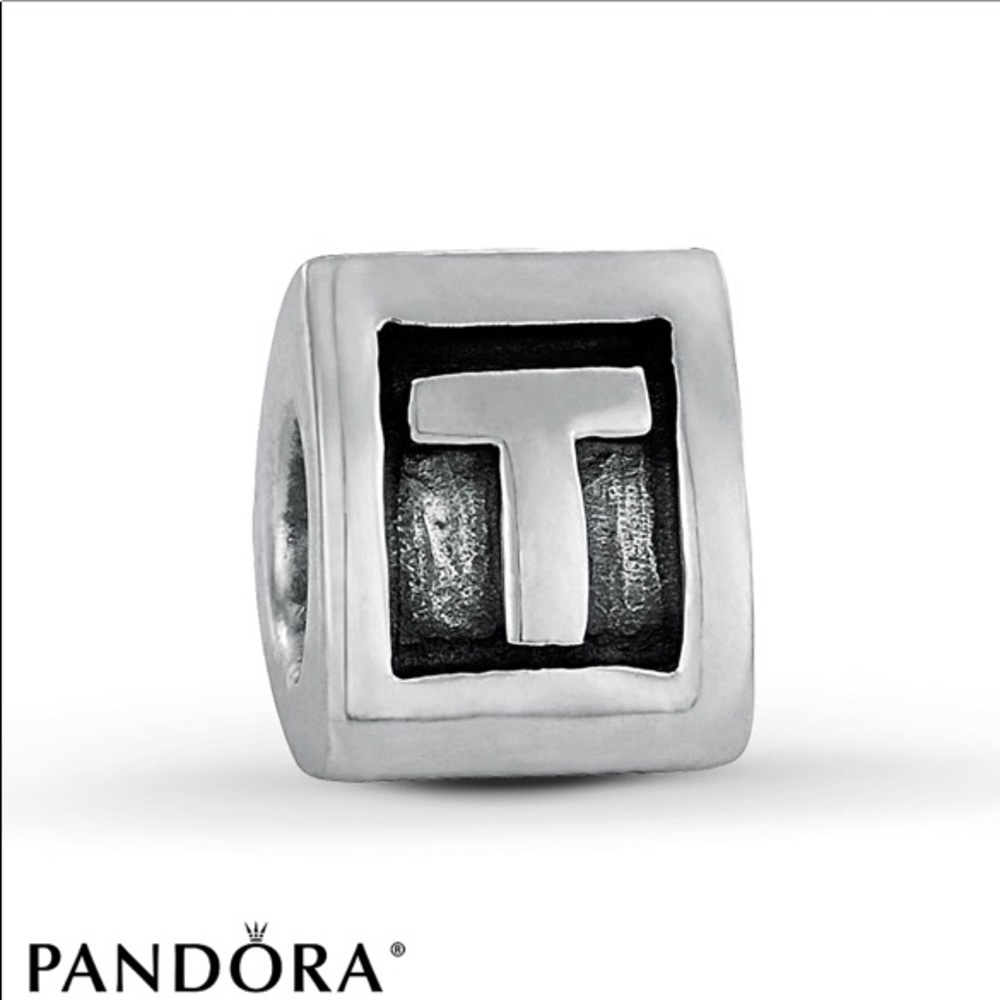 Pandora T initial 💕 SOLD